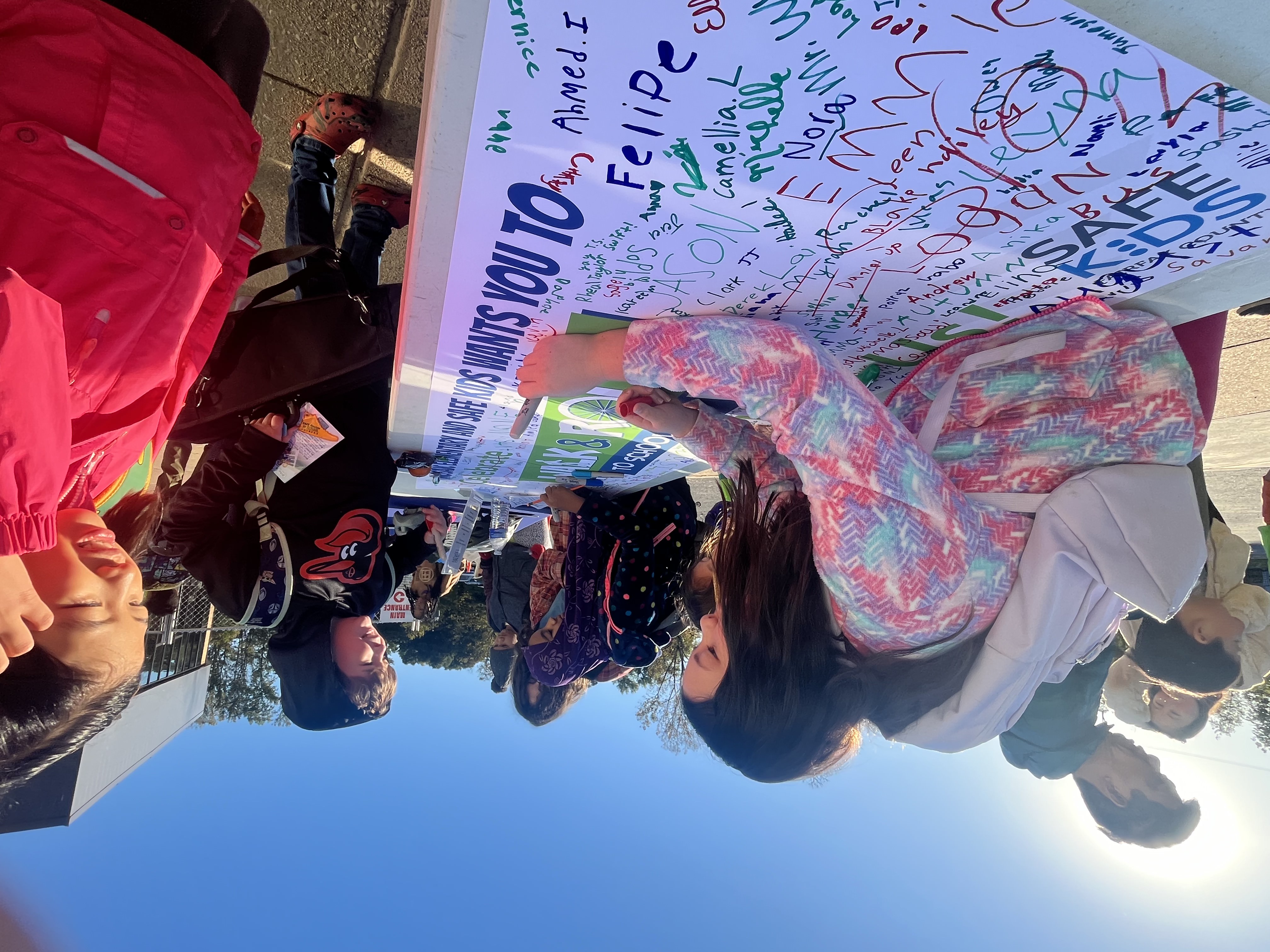 students signing banner